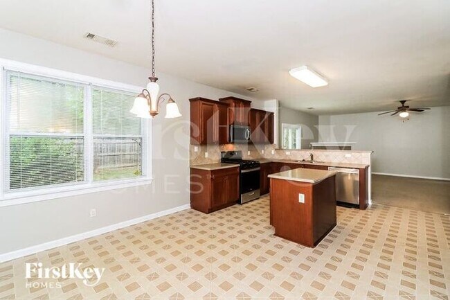 2405 Langstan Ct, Locust Grove, GA 30248 - photo 5