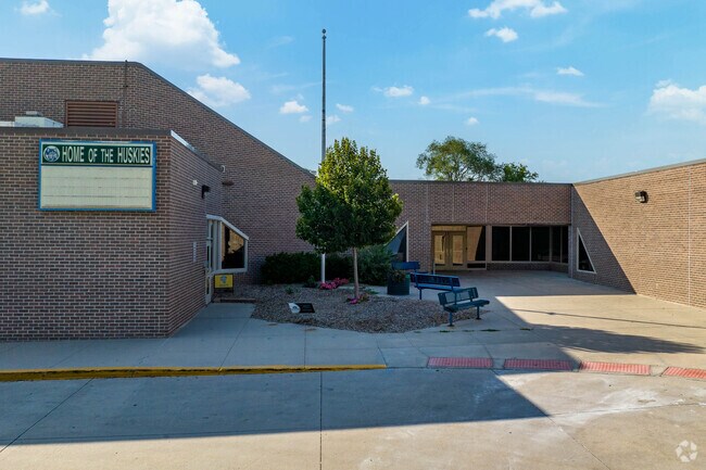 Harvey Oaks Elementary School is conveniently located amongst the west Omaha neighborhoods.