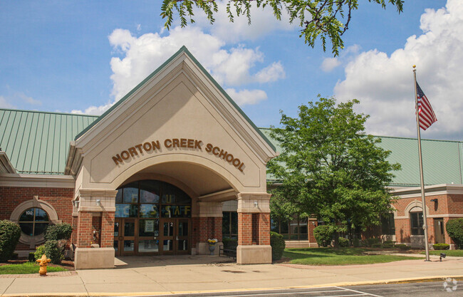 Norton Creek Elementary School building in Cornerstone Lakes.