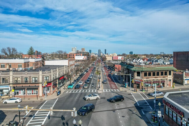 Commonwealth offers residents beautiful greenery, pocket parks, and plenty of retail.