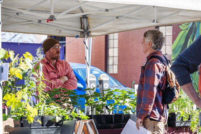 Corvallis Farmers' Market in Corvallis, OR is fresh, local and farm direct.