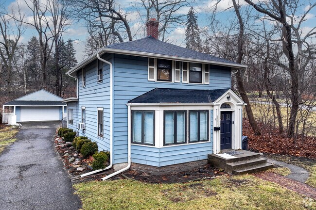 American foursquare-style homes can be found in the northern streets of West Maka Ska.