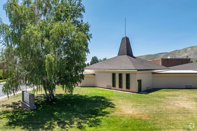 The Mountain Baptist Church is known for its large holiday gatherings in Lakeview.