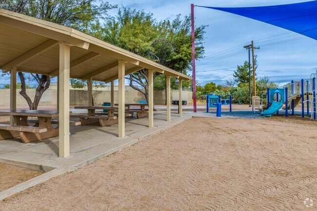Catalina Recreation Center boasts picnic areas and a playground for kids and families.