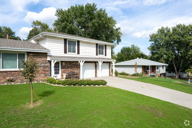 Two car garage homes are common in the Wiesman/North Oaks neighborhood.