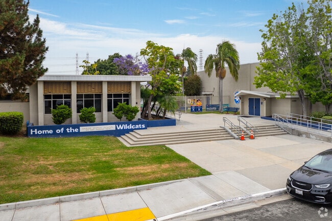 Ambler Avenue Elementary School has a total of 501 students.