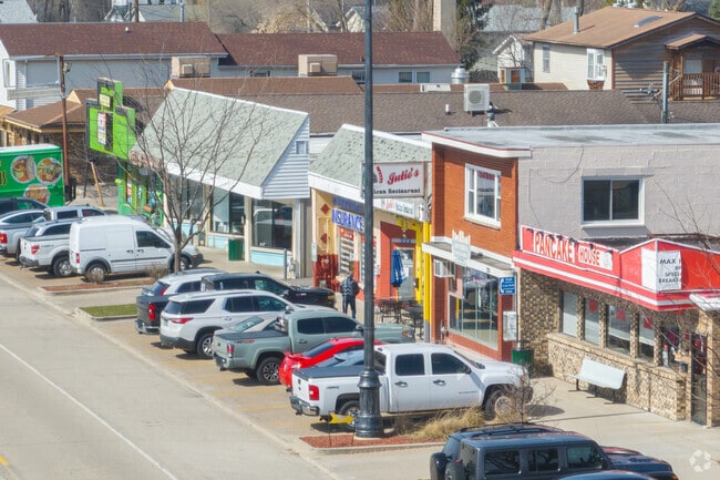 Round Lake Park enjoys a cozy commercial strip of restaurants and retail options.