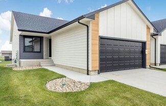 1636 Connor Ct, Yankton, SD 57078