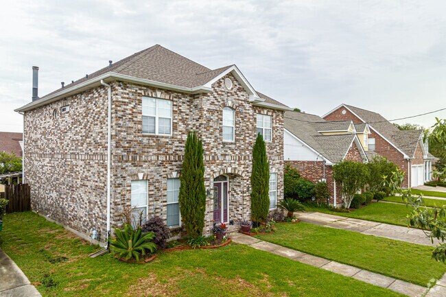 Pontchartrain Shores has rows of homes with various sizes.