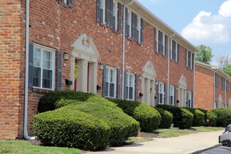 384 Towne Ct E, Gahanna, OH 43230