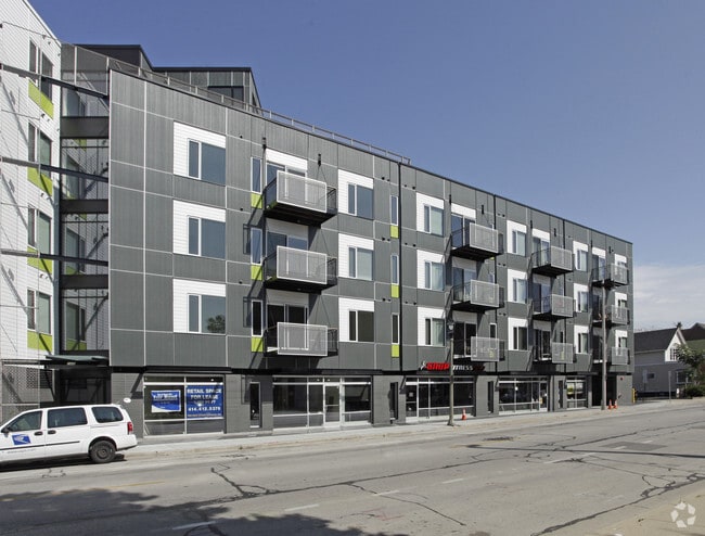 Dwell Bay View, Milwaukee, WI 53207 - photo 3