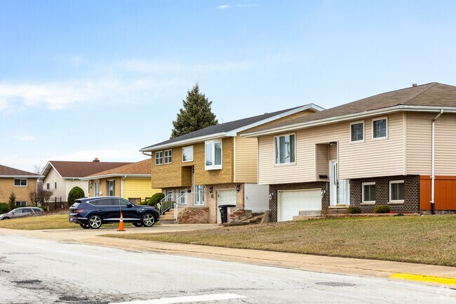 Bi-level homes are common in parts of Sunnyside.