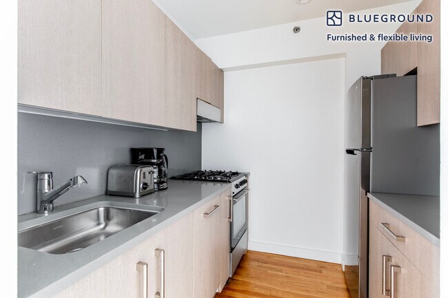 101 W 15th St unit FL6-ID1320, New York, NY 10011 - photo 7