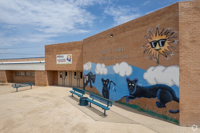 Ford Elementary School provides public education options for families in Lakeside Park.