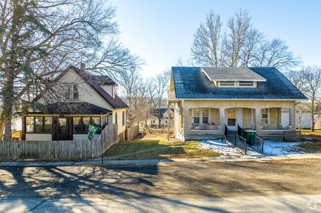 De Soto’s town center features well-kept older homes with unique character.