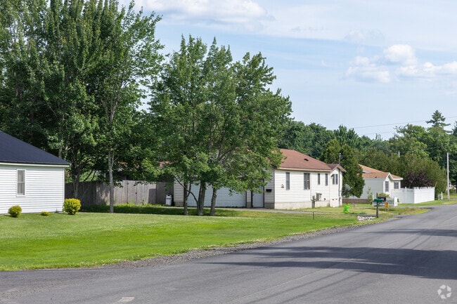Ranch style homes are common along the streets of Milford.