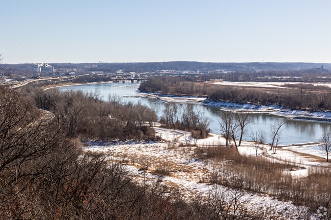 As the Missouri River winds southward, so too does Interstate 229, both converging at the Missouri-Kansas border and the city of St Joseph.