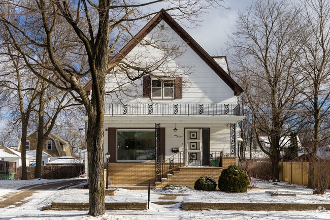 American Foursquare homes remind us of  the craftsmen that built them in the Westies.