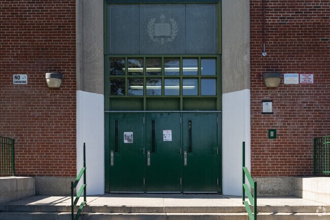 School For Inquiry And Social Justice educates students grades 6-8 in the Bronx.