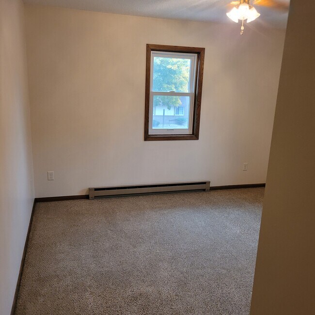 108 S 5th St unit 2, Marshall, MN 56258 - photo 6