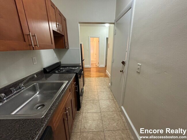 93 Lancaster Terrace unit 107, Brookline, MA 02446 - photo 3