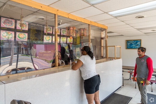 Loudon-Melrose has other tasty meal options like China Lite for authentic Chinese food.