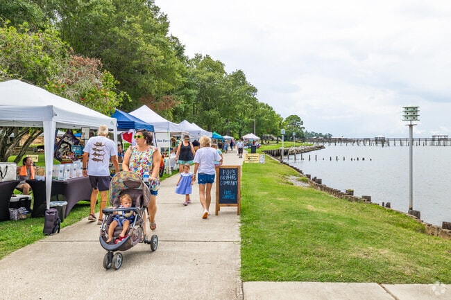 Spend a relaxed afternoon at the Mobile Bay Maker's Market in Fairhope.