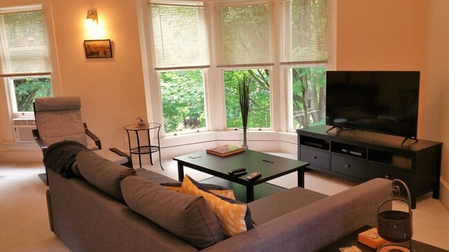 living area facing Southth