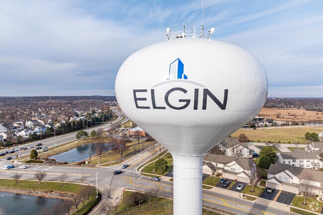 College Park McIntosh is a small neighborhood located within Elgin, IL.