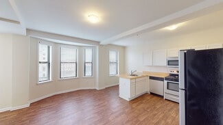 1526 Centre St, Detroit, MI 48226