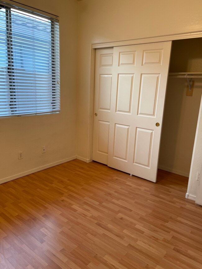 1079 E Susan Ln, Tempe, AZ 85281 - photo 7