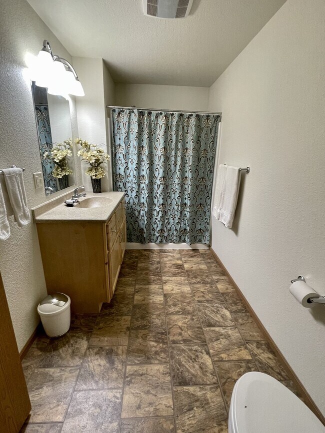 2440 Southwoods Dr unit End unit, Marquette, MI 49855 - photo 4