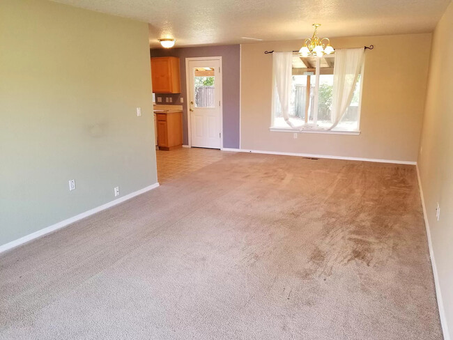 5386 Burbank St N, Keizer, OR 97303 - photo 2