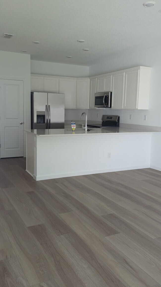 550 Holly Lakes Dr, Orange Park, FL 32073 - photo 2