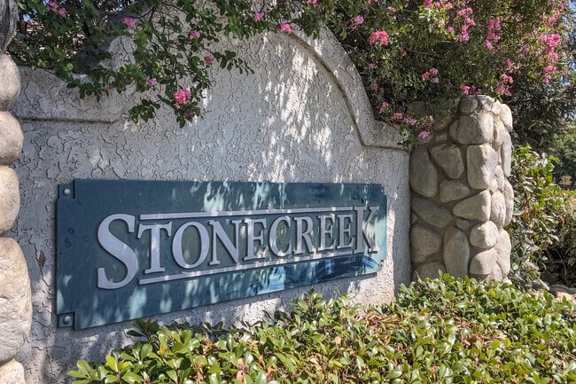 Stone Creek has all the comforts and conveniences in Bakersfield.