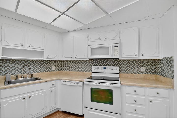 Delray Summit unit 1000 Lowry Street 2g, Delray Beach, FL 33483 - photo 1