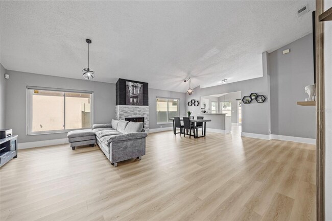 10253 Allenwood Dr, Riverview, FL 33569 - photo 4