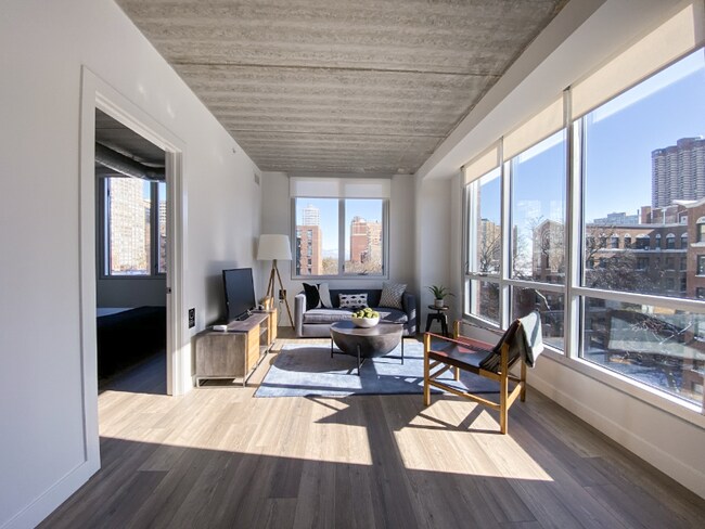 750 W Sheridan Rd, Chicago, IL 60613 - photo 4