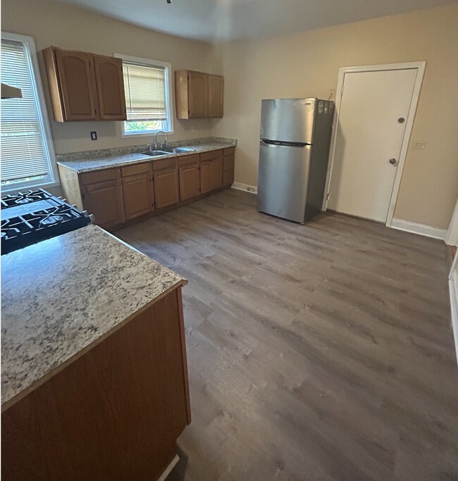 134 Lenox Ave unit 2nd Floor, Providence, RI 02907 - photo 4