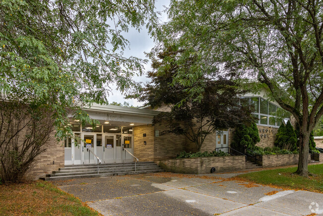 Oak Grove Elementary School  an above average, public school located in Poughkeepsie.