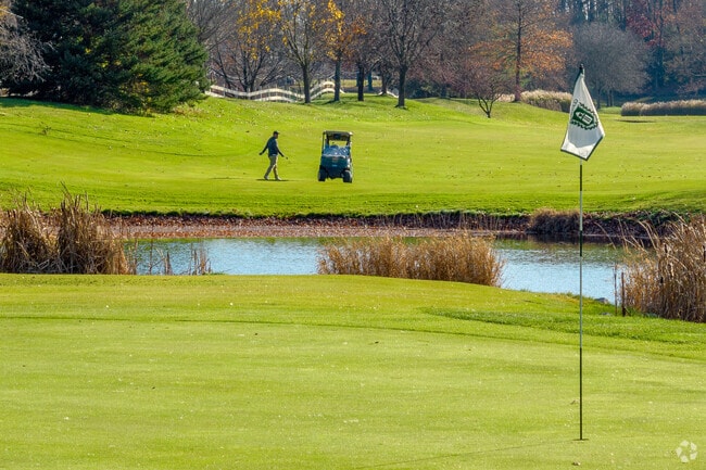 Glenmoor's Country Club golf course was designed by the golfer Jack Nicklaus.