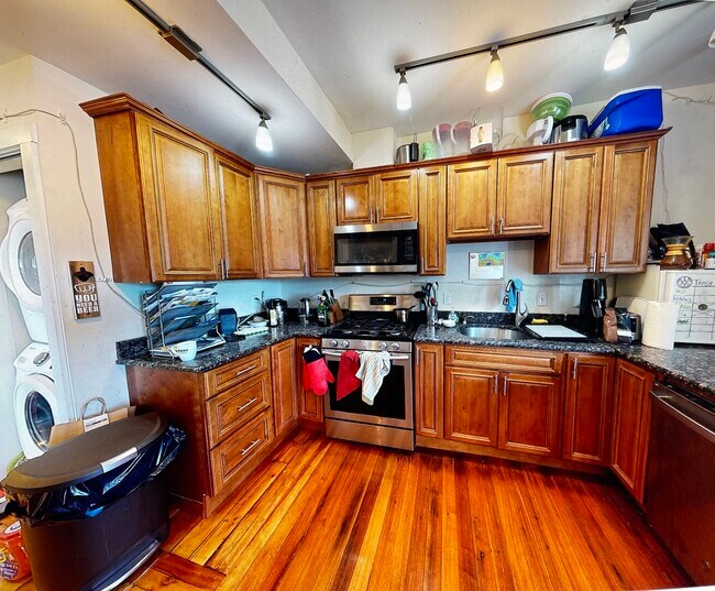 237 Norfolk St unit 6, Cambridge, MA 02139 - photo 2