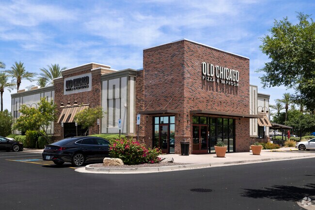 Stop by Old Chicago Pizza & Taproom for some delicious food near South Gilbert.