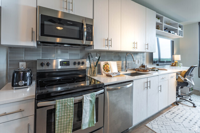 Studio, 1 BA - Diamond 5 - 420 SF