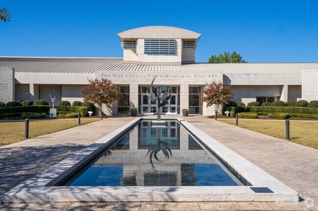 Auburn University's Jule Collins Smith Museum of Fine Art features 19th and 20th century art.
