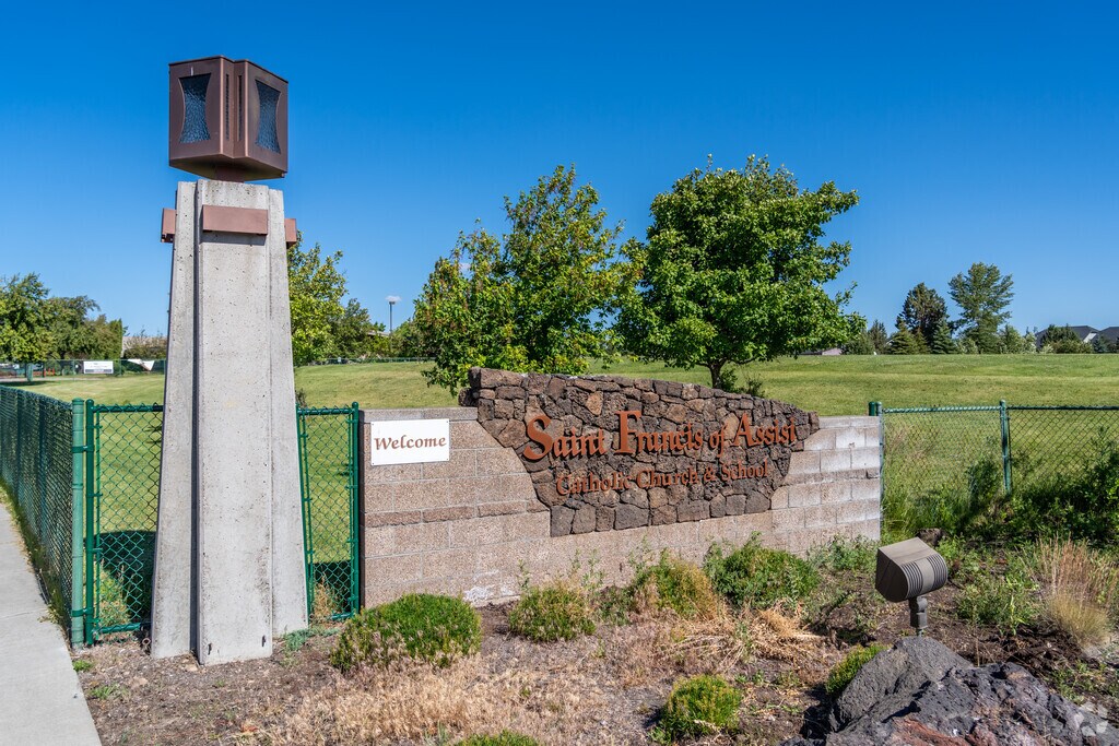 St Francis of Assisi Catholic School is a private school in Bend.