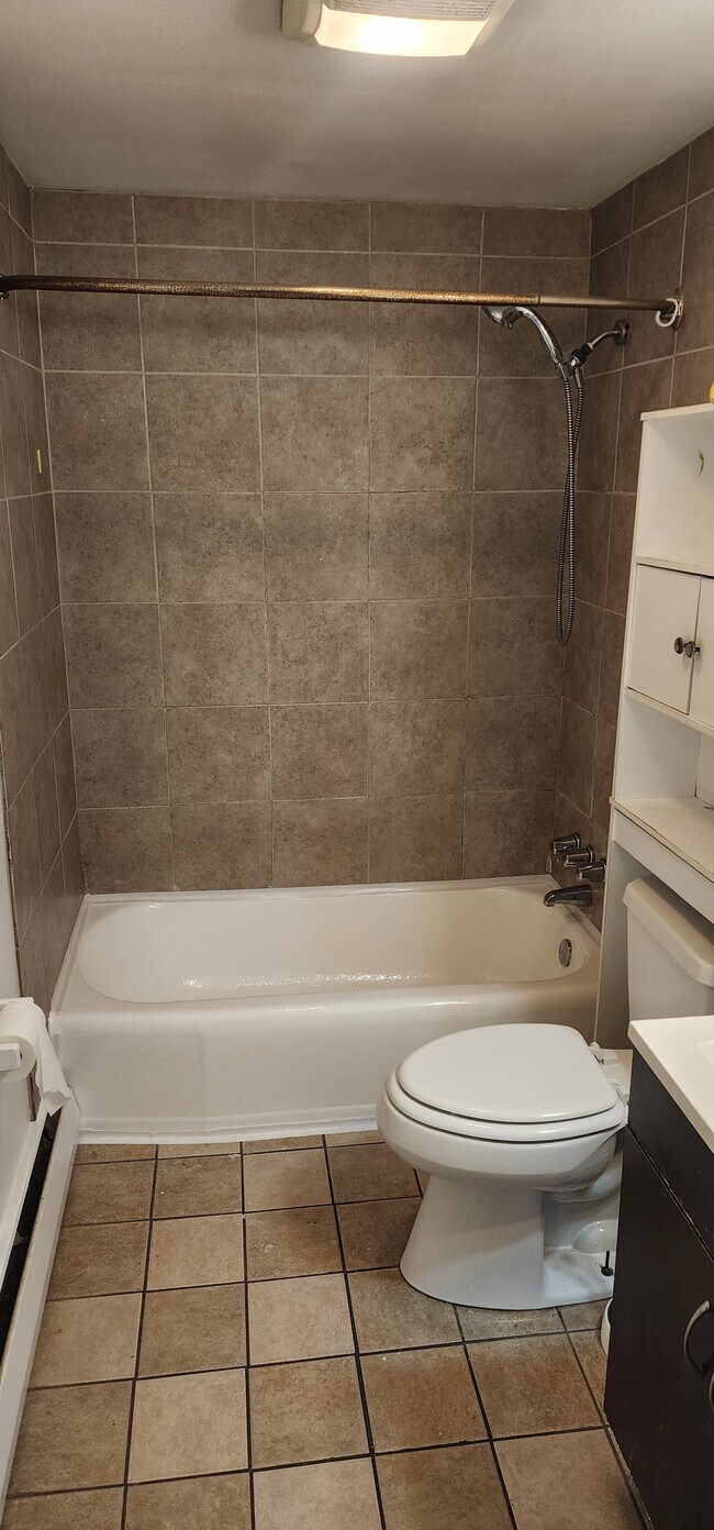 280 Thornton St unit 2, Manchester, NH 03102 - photo 6