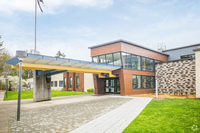 Oak Creek Elementary School earns an A overall grade from Niche.