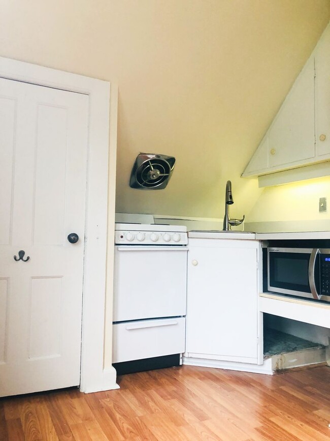 42 N Prospect St Unit 42 North Prospect Street #9, Burlington, VT 05401