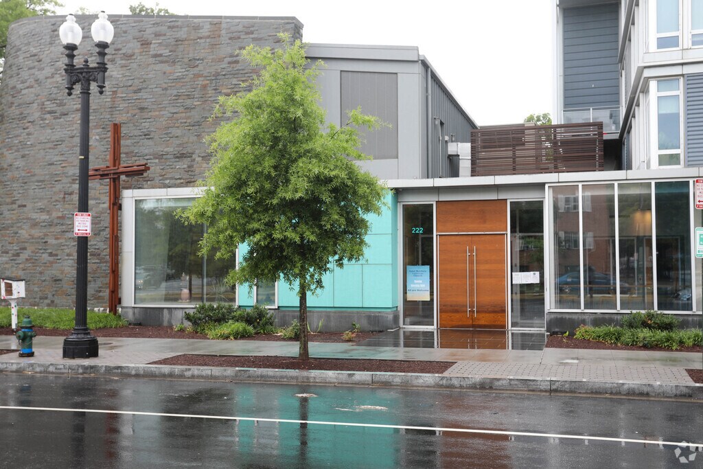 Waterfront Academy is a Spanish dual immersion school serving preschool through sixth grade.